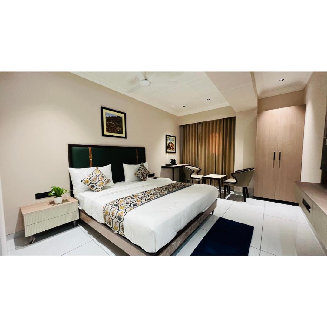 Hotel Royal Town Ahmedabad Exterior photo