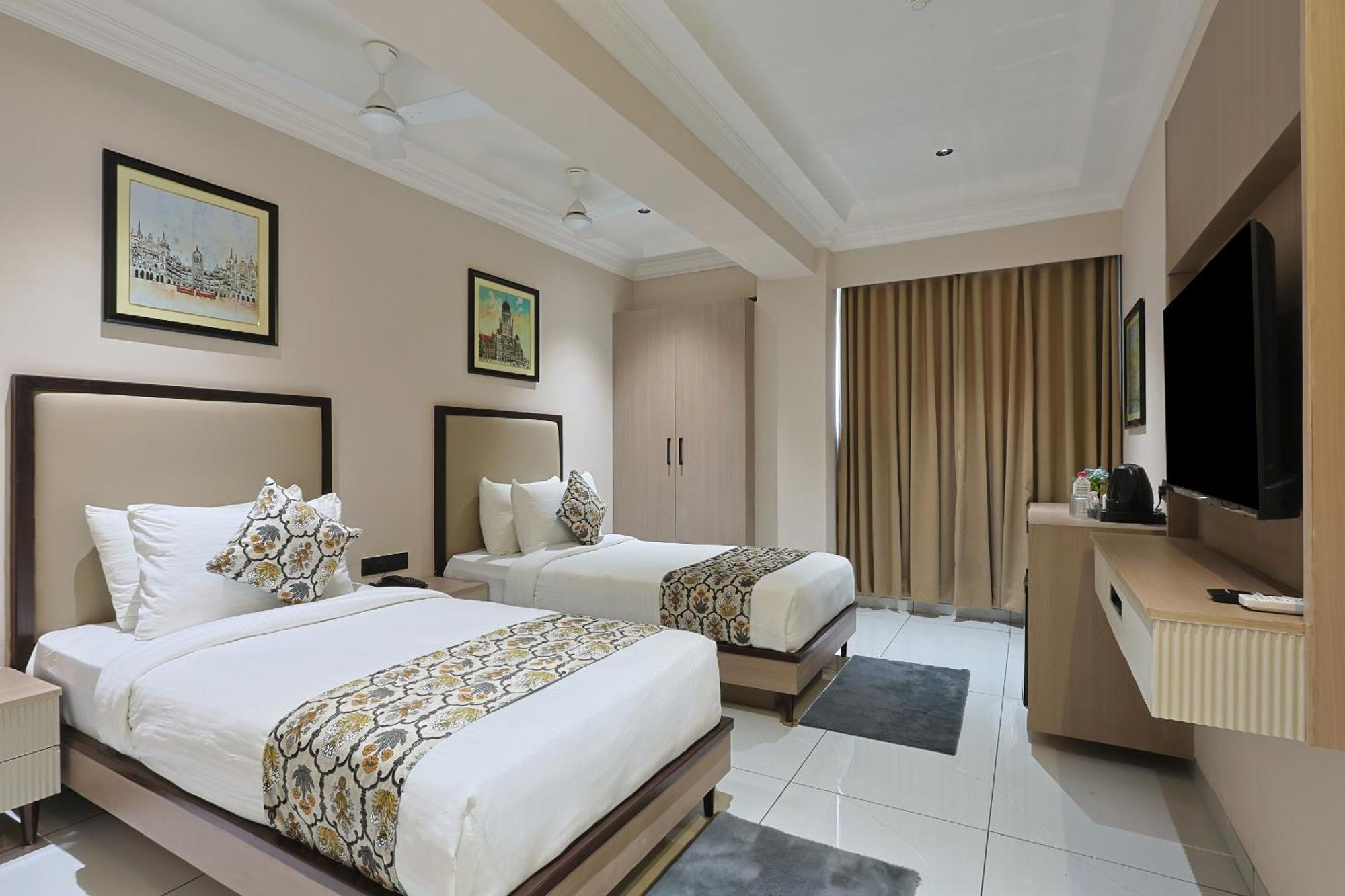 Hotel Royal Town Ahmedabad Exterior photo